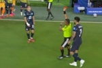 FIFA解释阿尔米隆红牌原因：阿尔米隆与另一球员交谈时捂嘴被罚下